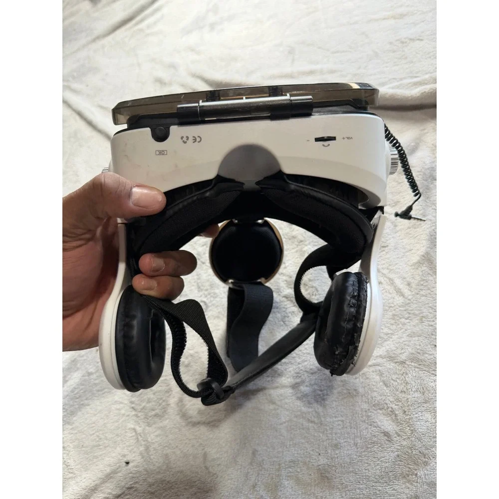 Hype I-FX Virtual Reality VR Headset‎ for Smartphones with Built-in Headphones